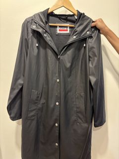 (Category: ) located in . Submitted by preown.closet (Listing ID 1454770156, Image 1). Description: .