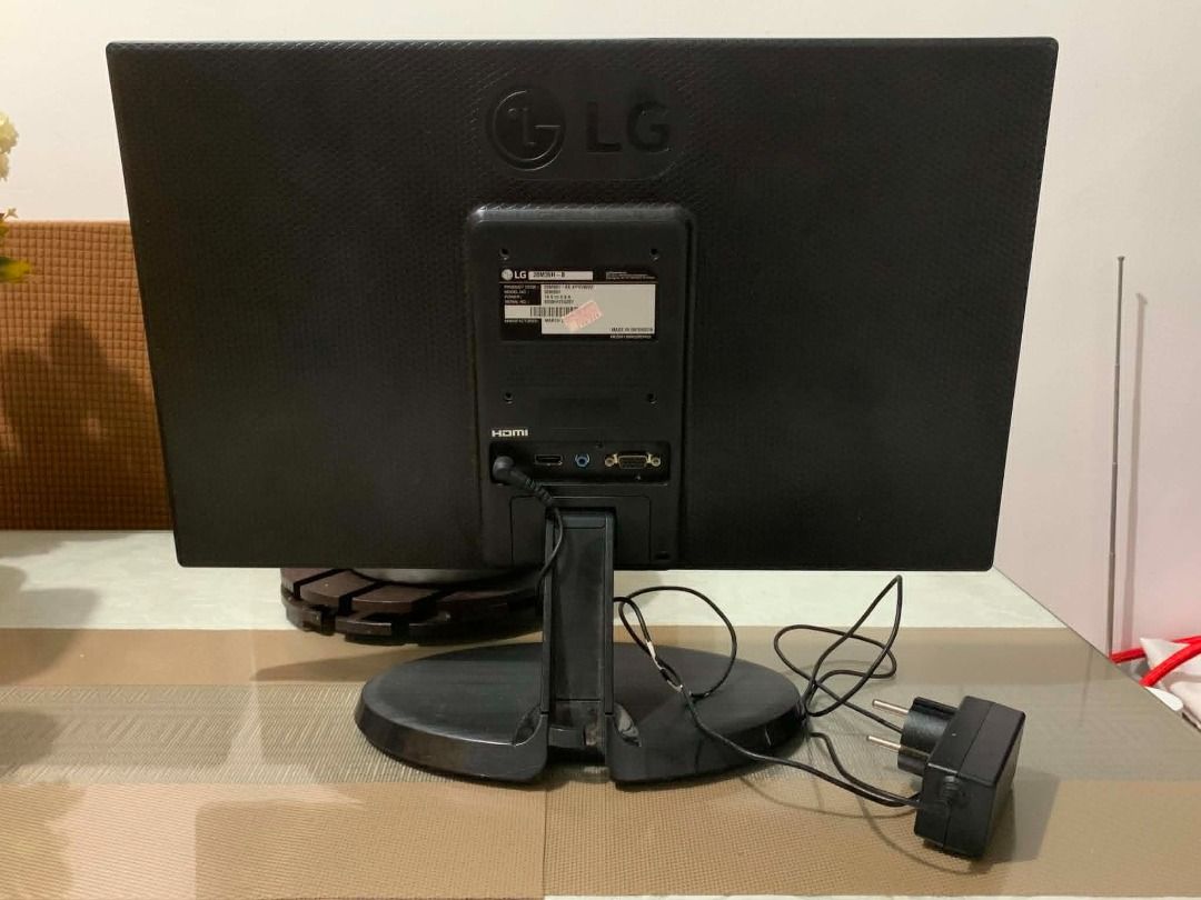 LG Computer Monitor (Category: Monitor Screens) located in Manila. Submitted by jenicasells (Listing ID 1454905927, Image 2). Description: - LG Computer Monitor - Sleek black casing - Includes power adapter and necessary cables - Ideal for everyday use and general tasks - Fully functional and working well - Selling as I've upgraded my computer setup.