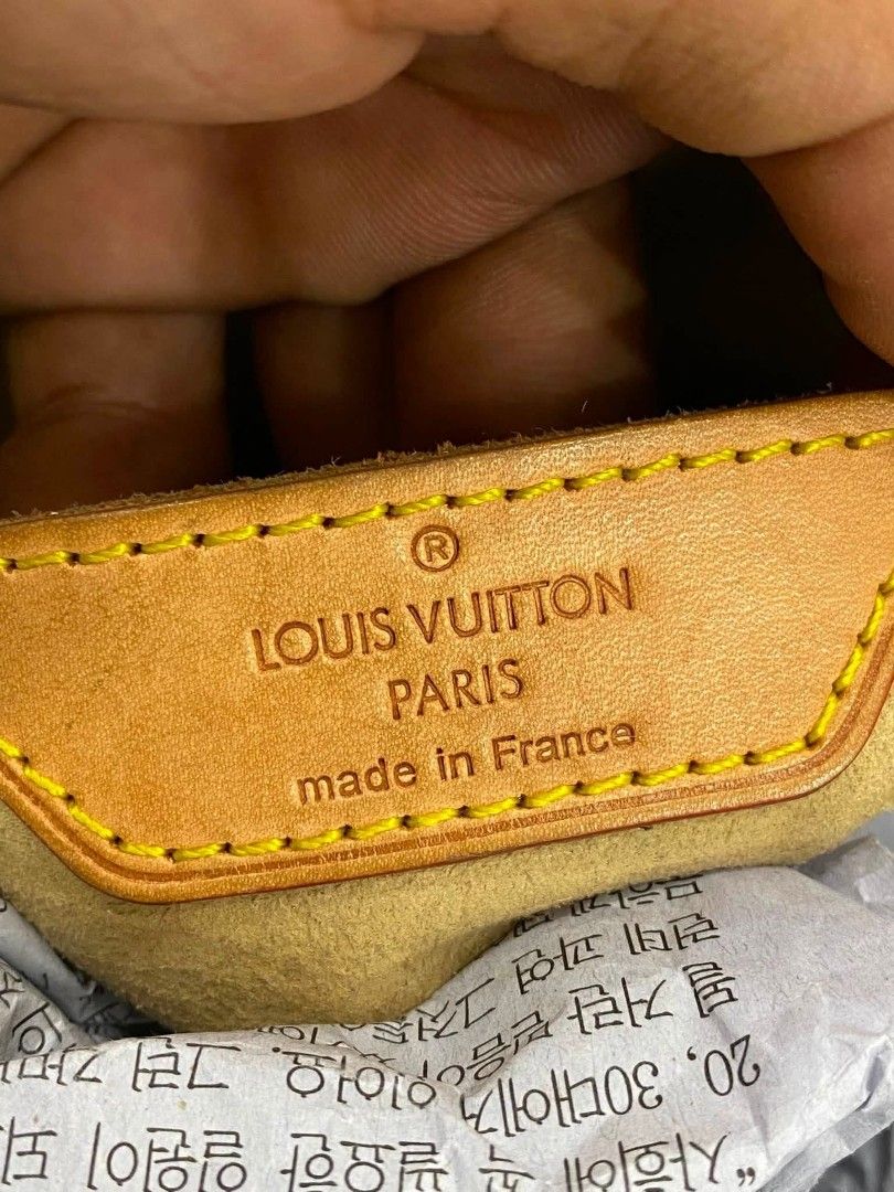 Louis Vuitton (Category: Shoulder Bags) located in Bacolod City. Submitted by nice_thriftt (Listing ID 1454873452, Image 3). Description: .