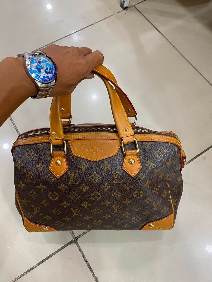 Louis Vuitton (Category: Shoulder Bags) located in Bacolod City. Submitted by nice_thriftt (Listing ID 1454873452, Image 1). Description: .