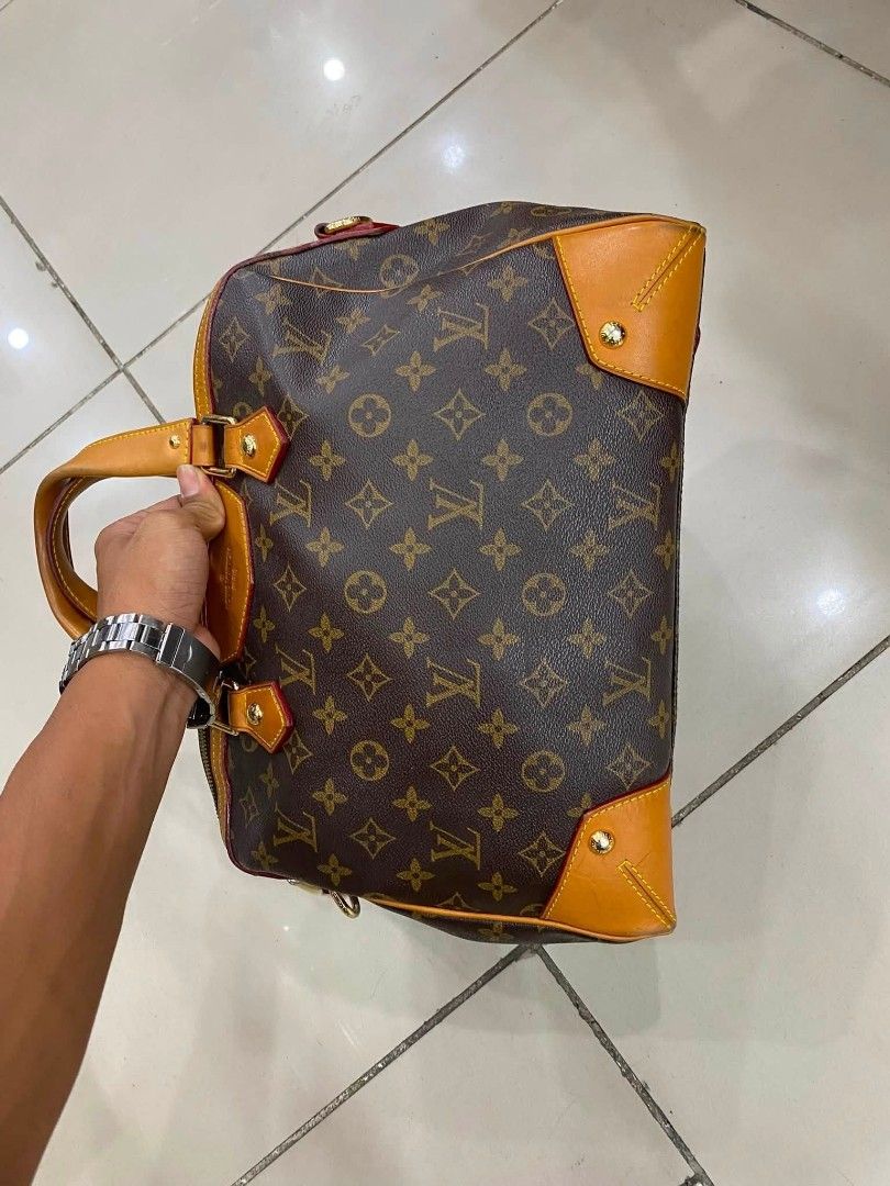 Louis Vuitton (Category: Shoulder Bags) located in Bacolod City. Submitted by nice_thriftt (Listing ID 1454873452, Image 2). Description: .