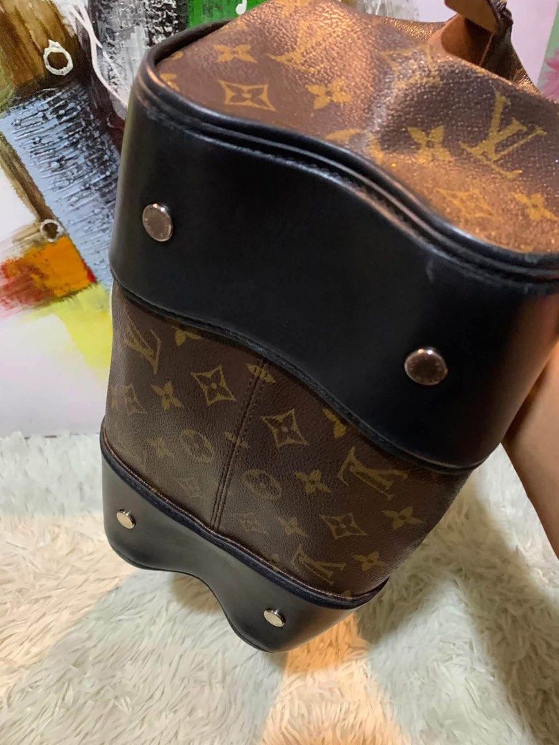 Louis Vuitton Monogram Speedy Bag with Strap (Category: Luxury Bags & Wallets) located in Manila. Submitted by luckymoon.52f6d8 (Listing ID 1454823798, Image 2). Description: SHINE NOIR LIMITED EDITION WITH PROVIDED STRAP 40K only!!!.