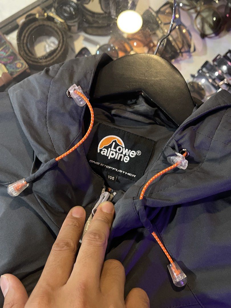 LOWE ALPINE SOFTSHELL JACKET (Category: Coats, Jackets and Outerwear) located in Ipoh. Submitted by akmalanr (Listing ID 1454889721, Image 3). Description: LOWE ALPINE SOFTSHELL JACKET condition : tiada apa2 masalah ✅ sizing : pit 23 length 27 inch✅ Dm✌🏻.
