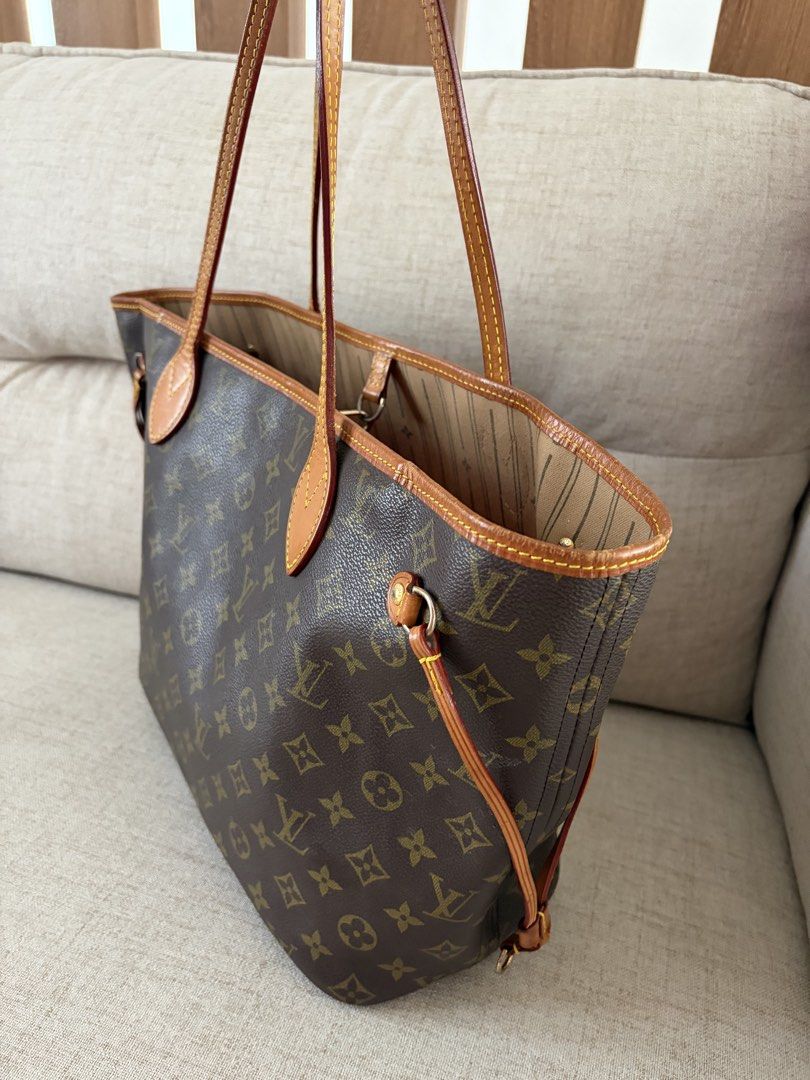 Louis Vuitton Neverfull (Category: Luxury Bags & Wallets) located in Batangas. Submitted by misskorea16 (Listing ID 1454841639, Image 3). Description: Still in good condition Super nice and pretty .