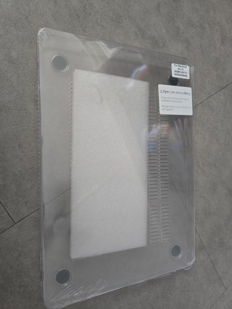 Macbook casing (Category: Laptop Bags & Sleeves) located in Singapore. Submitted by fastowl_99e24e (Listing ID 1454855292, Image 1). Description: - Clear protective casing for Macbook Air 13 - Compatible models: A2681/A3113, A3240/A3449 - Offers protection against everyday wear and tear - Maintains the original look of your MacBook PM me for more info. Meet up locations as per indicated in this post. .