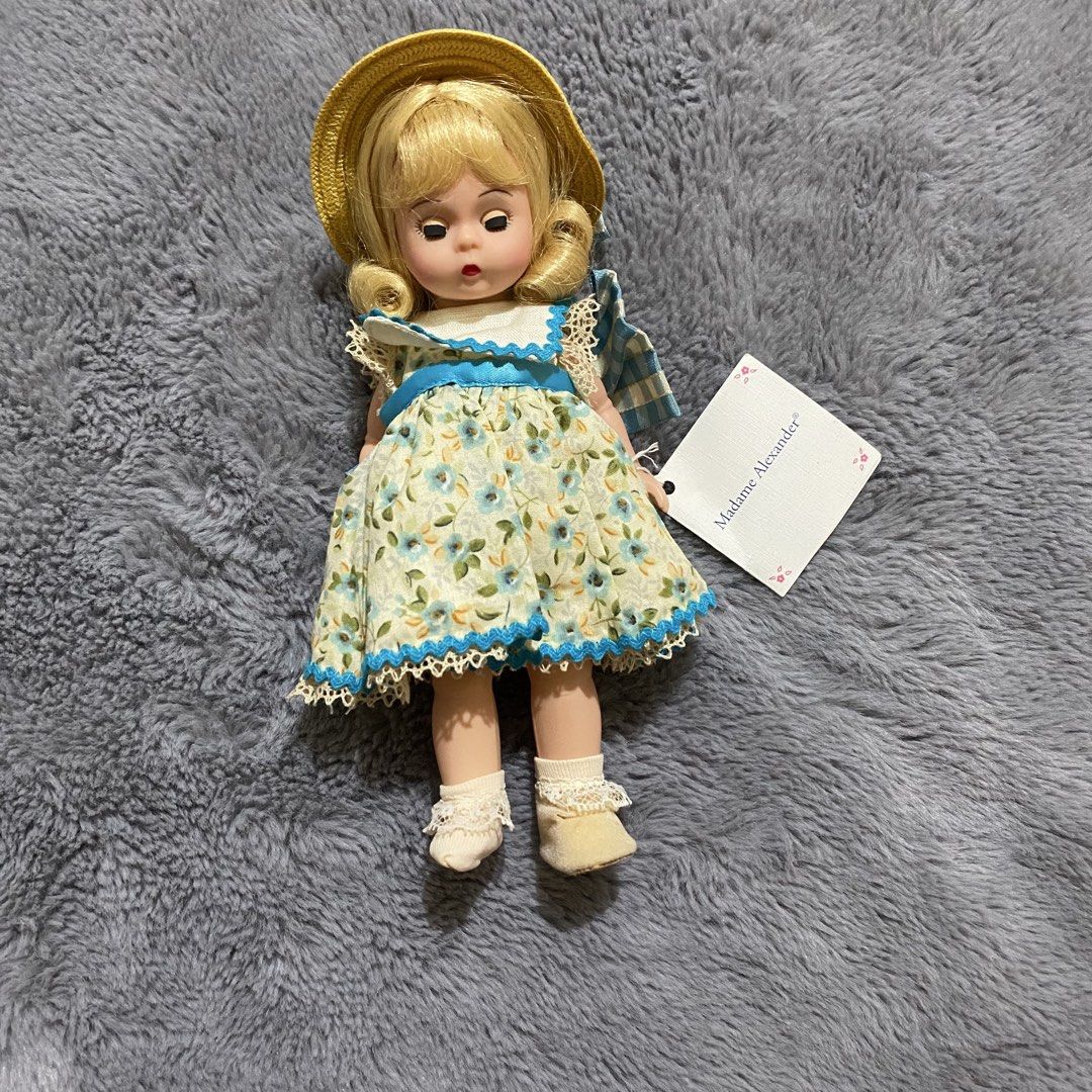 Madame Alexander Doll (Category: Kids Toys) located in Manila. Submitted by cloudestine (Listing ID 1454800665, Image 2). Description: Missing shoe.