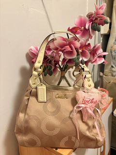 (Category: ) located in . Submitted by chic_coach (Listing ID 1454878053, Image 1). Description: .