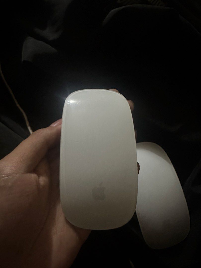 Magic Mouse 2 (Category: Mouse & Mousepads) located in Quezon City. Submitted by kyleeee_4 (Listing ID 1454946713, Image 3). Description: Magic Mouse 2 Thunderbolt Magic Mouse 2 (A) >1,500 PHP >Cosmetic issue (chipping nung white) but wala namang effect sa performance Magice Mouse 2 (B) (not availble anymore) >1,800 > No issue + 300 if u want to throw in a thurderbolt cable Works perfectly well with macbooks, ipads and imacs RFS: aint using anymo