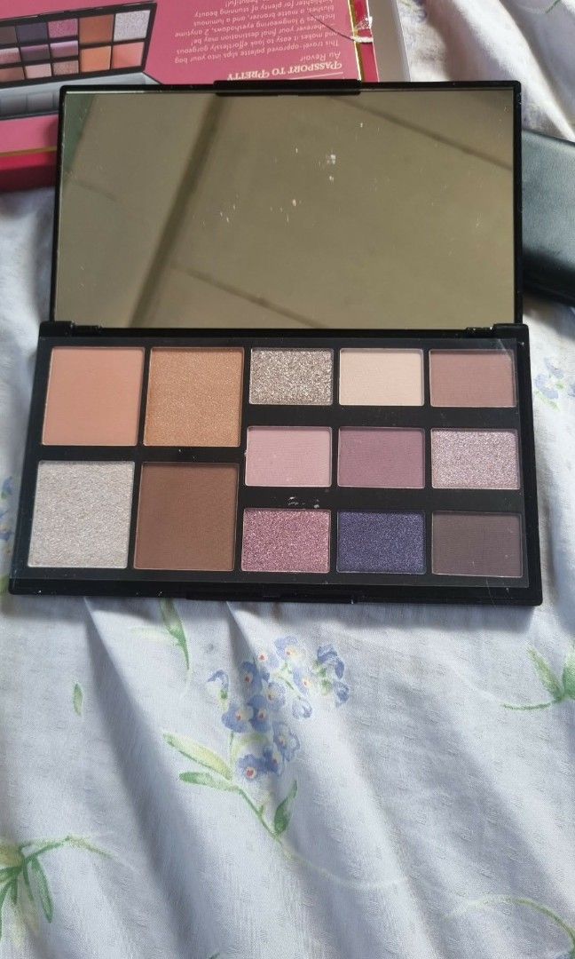 Make up set (Category: Makeup) located in Sison. Submitted by myraholshoppe_05 (Listing ID 1454827014, Image 3). Description: Laura Geller make up set bought in USA 🇺🇸.