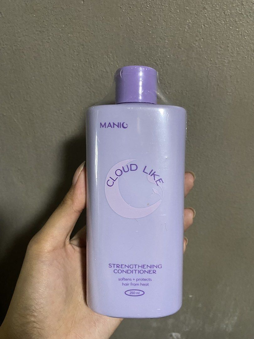 Manic Beauty Strengthening Conditioner (Category: Hair) located in Paranaque City. Submitted by d_clutterss (Listing ID 1454840971, Image 1). Description: - Manic Strengthening Conditioner - Cloud-like formula for soft, protected hair - Protects hair from heat damage - Best paired with Manic Like A Daydream Shampoo - 250ml bottle - rfs extra - sealed.