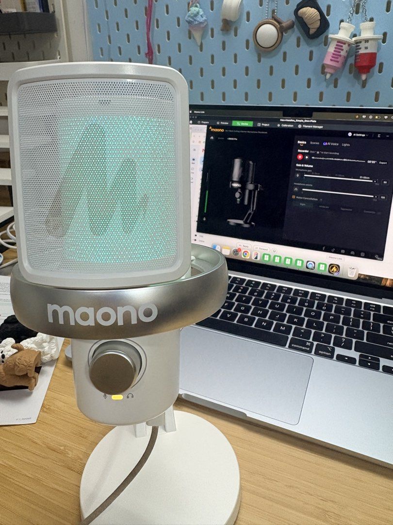 Maono DM40 Pro Wireless Condenser Microphone (Category: Microphones) located in Mandaluyong City. Submitted by betchaysclutter (Listing ID 1454909589, Image 2). Description: - Maono DM40 Pro wireless condenser microphone - Vibrant RGB lighting - Easy plug-and-play USB connection - Ideal for streaming and recording - missing type c cable .