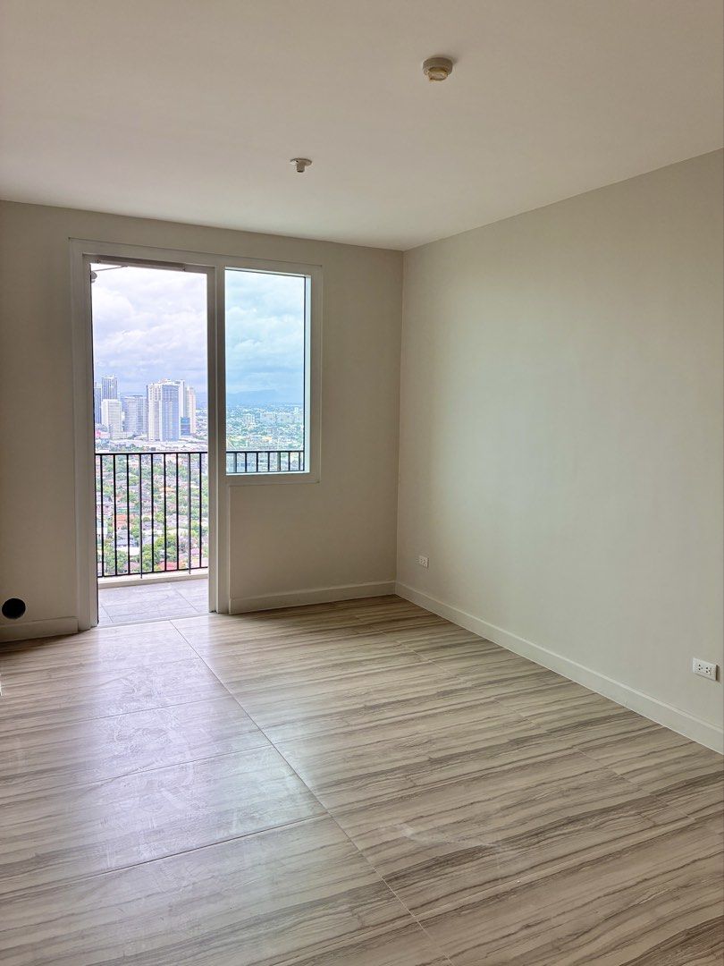 Maple Residence (Category: Apartments & Condos) located in Mandaluyong City. Submitted by jeddharvy (Listing ID 1454818740, Image 2). Description: FOR SALE RFO / READY FOR OCCUPANCY 1 Bedroom Unit 58 sqm. With Parking Slot Maple at Verdant Towers | Ortigas East • 10% DP to Move-In • 35K per month for 48 months • 0% Interest 📩 Message me for unit details and site viewing.
