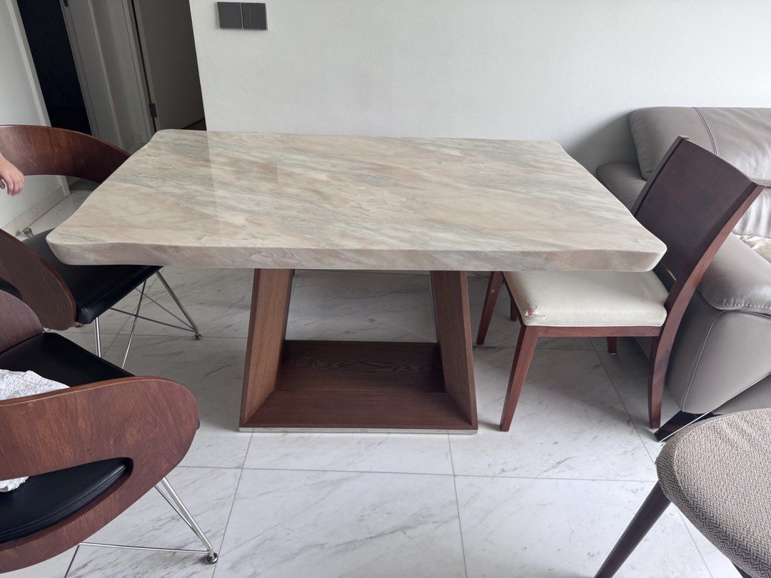 Marble table (Category: Tables & Sets) located in Singapore. Submitted by wawatatanana (Listing ID 1454856525, Image 1). Description: .