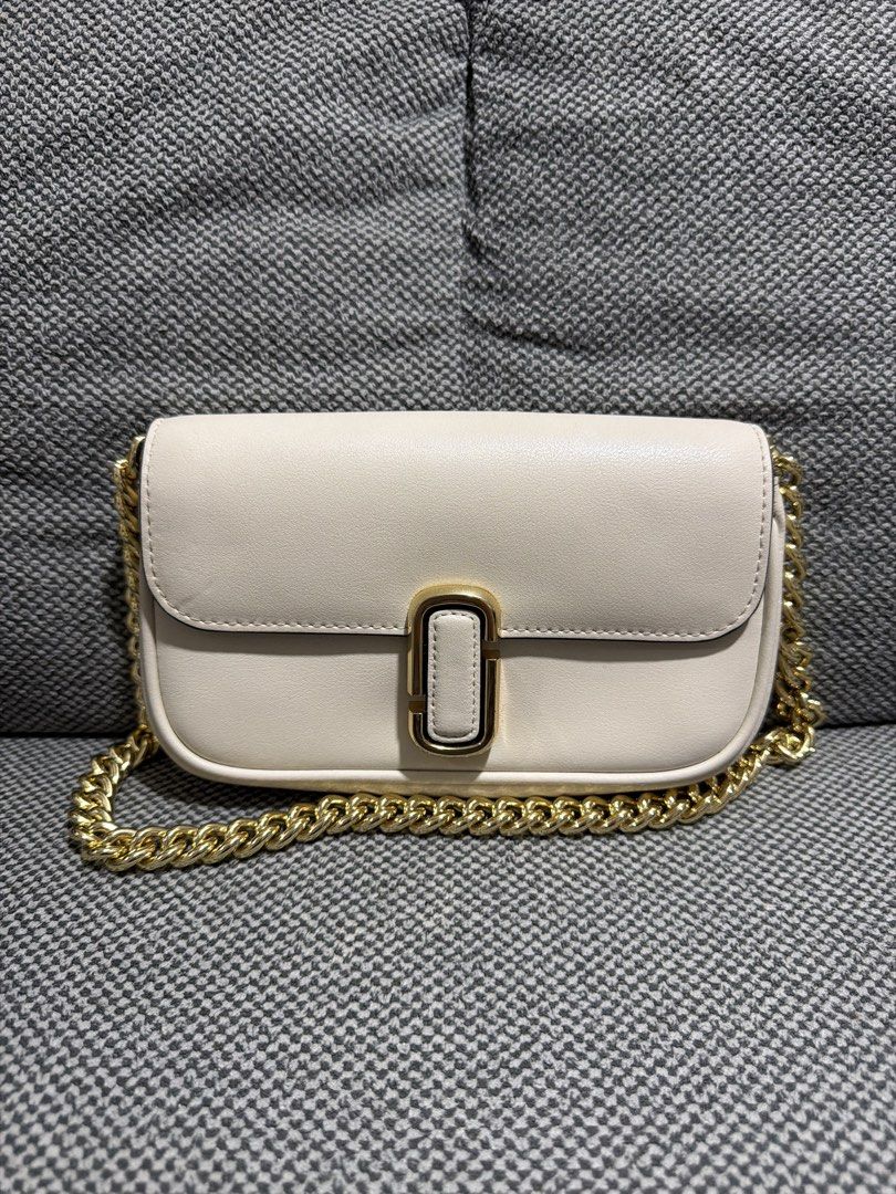 Marc Jacobs Cream Leather Chain Mini Shoulder Bag (Category: Luxury Bags & Wallets) located in Manila. Submitted by mycloset_saab (Listing ID 1454767521, Image 1). Description: Selling my preloved Marc Jacobs Cream Leather Chain Mini Shoulder Bag Fixed last price of P4,500 - Well used but still in good condition, no peeling or rubs - Leather is soft and buttery - Chain is detachable and can be replaced - Normal signs of usage, dirt and hairlines 