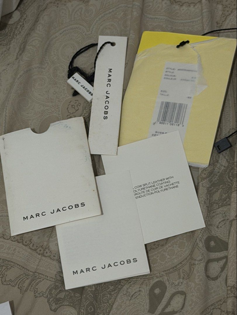 Marc Jacobs Snapshot no strap (Category: Cross-body Bags) located in Mandaluyong City. Submitted by declutcore (Listing ID 1454837586, Image 2). Description: With signs of usage only but no major damage Selling the bag only, strap not included.