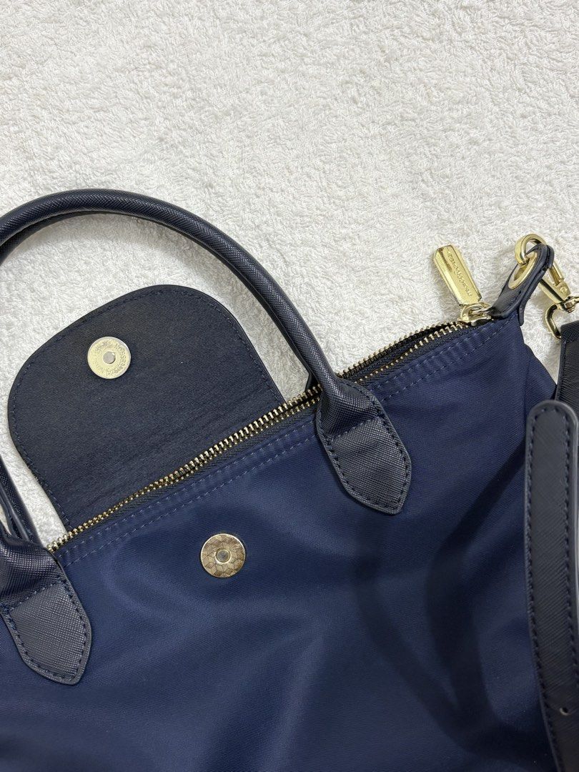matthews sling/ hand bag (Category: Cross-body Bags) located in Daraga. Submitted by solanacarson (Listing ID 1454903780, Image 2). Description: perfect small hand carry/ sling bag! almost new! only the logo is a bit faded 😅 rfs: switched to a bigger bag .