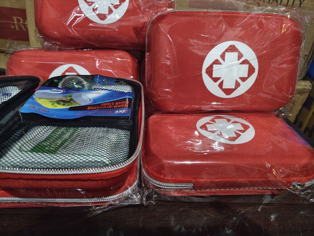 Medical kit (Category: Medical Supplies & Tools) located in Manila. Submitted by rheata225 (Listing ID 1454799778, Image 1). Description: .