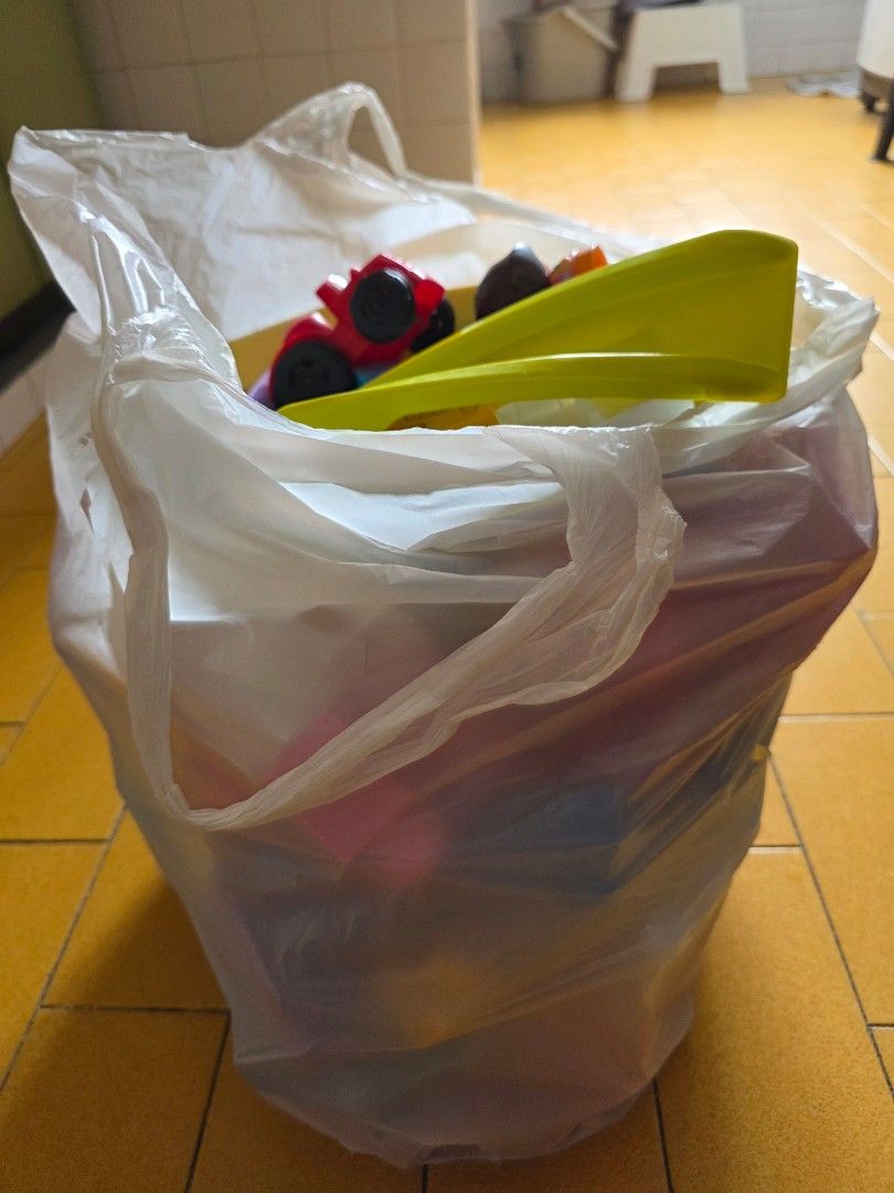 Mega blocks (Category: Infant Playtime) located in Singapore. Submitted by kiwistar (Listing ID 1454803574, Image 3). Description: 2 bags of mega blocks/bloks (includes slides, dora figurine, cars, doors n windows). Like new/Lightly used conditions..