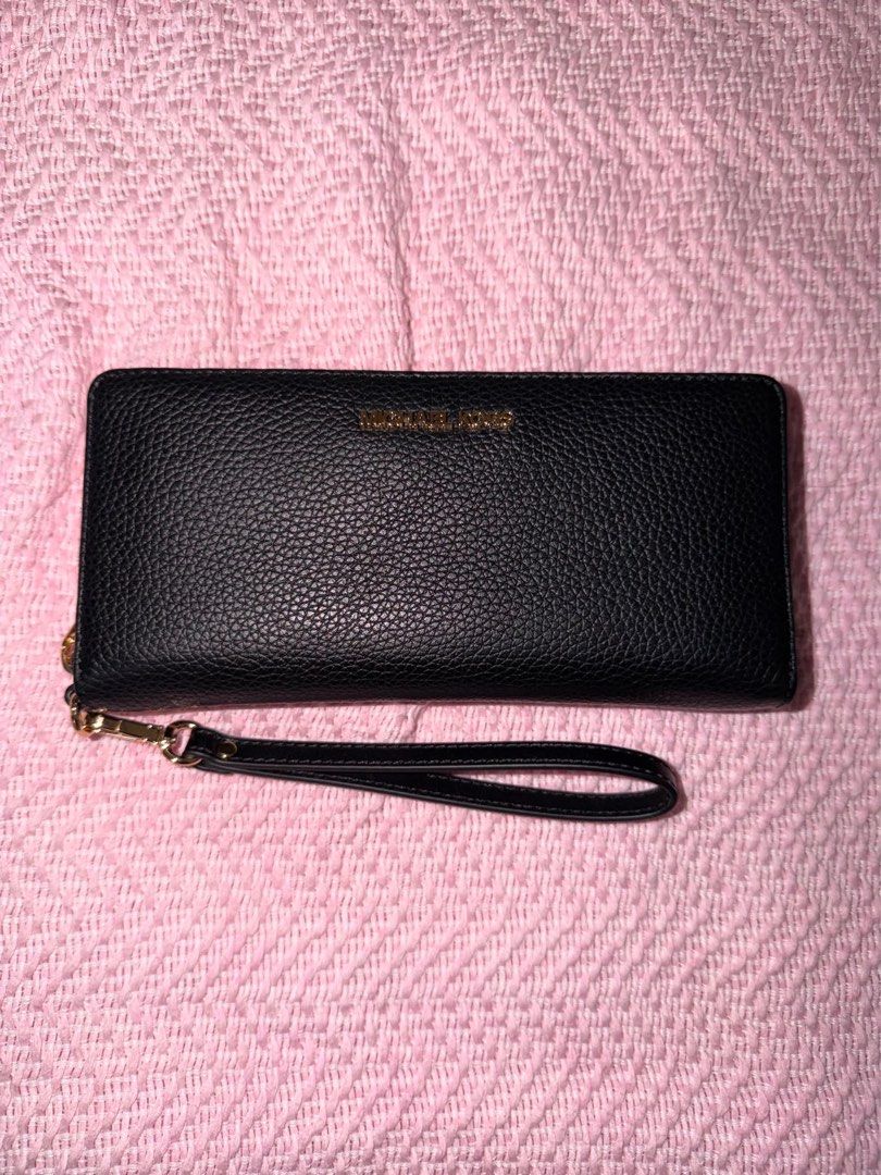 Michael Kors Black Leather Wristlet Wallet (Category: Wallets & Card holders) located in Manila. Submitted by kring321 (Listing ID 1454904108, Image 1). Description: - Genuine Michael Kors black leather wallet - Convenient wrist strap attached - Secure zip-around closure - Ample interior space for cards and cash - Elegant gold-tone hardware - Ideal for everyday use or travel Material: Pebbled cow leather * Dimensions: Approximately 20 × 10 × 2.5 