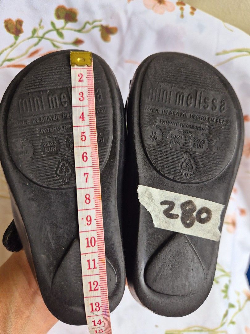 Mini Melissa Black Cat Jelly Flats (Category: Babies & Kids Fashion) located in Roxas City. Submitted by tabet (Listing ID 1454912431, Image 3). Description: - Cute black jelly flats - Adorable cat face design on the front - Pink inner sole with paw print details - Secure strap closure - Size: 280.