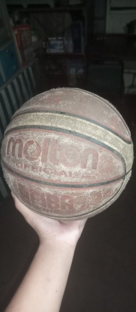 Molten Official Basketball (Category: Racket and Ball Sports) located in Manila. Submitted by mysticc4t (Listing ID 1454946737, Image 1). Description: - Molten Basketball - Official Size - Ideal for pickup games or practice sessions -for both ball.