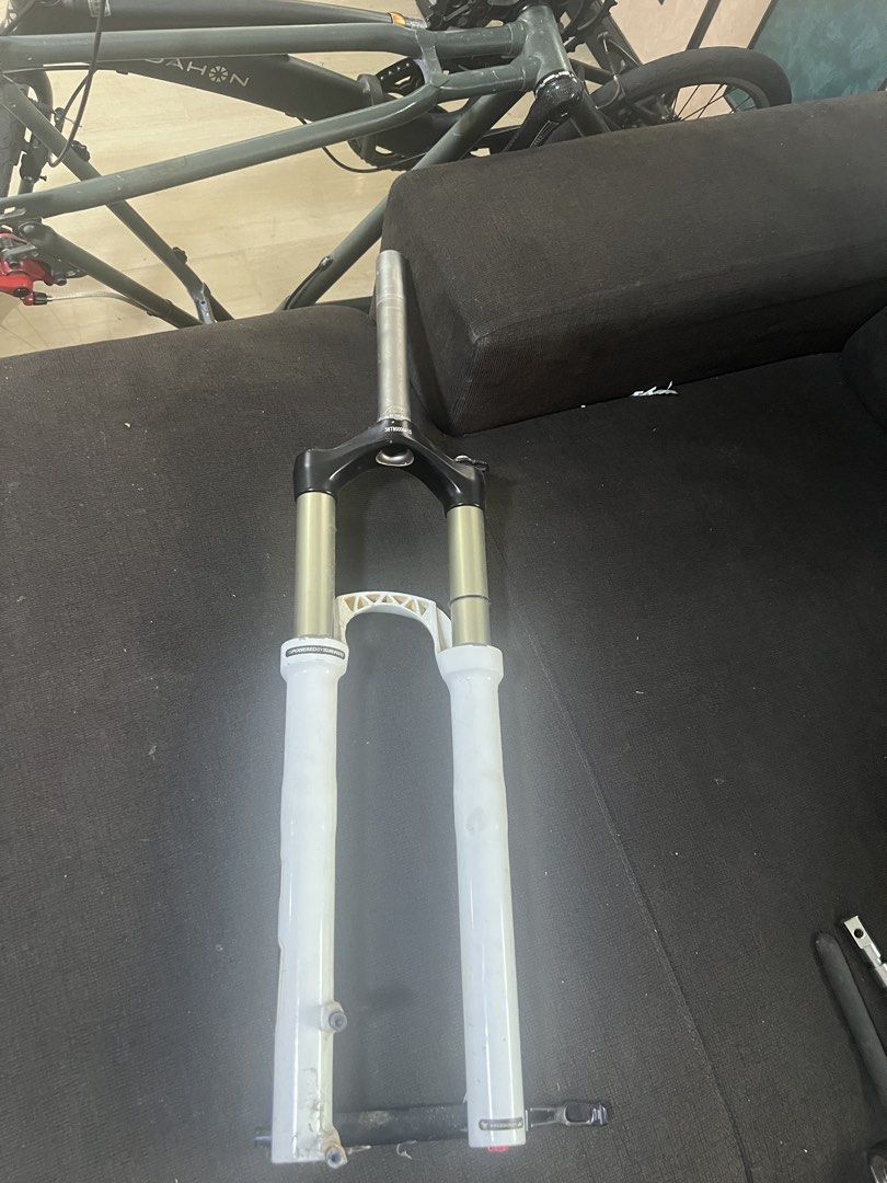 MTB FORK (Category: Parts & Accessories) located in Singapore. Submitted by benedicto.sams (Listing ID 1454849147, Image 2). Description: 26 inch MTB fork Well used as is where is Can collect anytime .