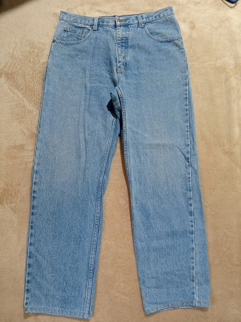 M-X Blue Denim Jeans - Light Wash (Category: Jeans) located in Castillejos. Submitted by eross07 (Listing ID 1454777088, Image 1). Description: - Light wash M-X Blue denim jeans - Classic 5-pocket style - Button and zip fly - 100% cotton fabric - Straight leg fit - Ideal for casual wear - Size: 34 waist.