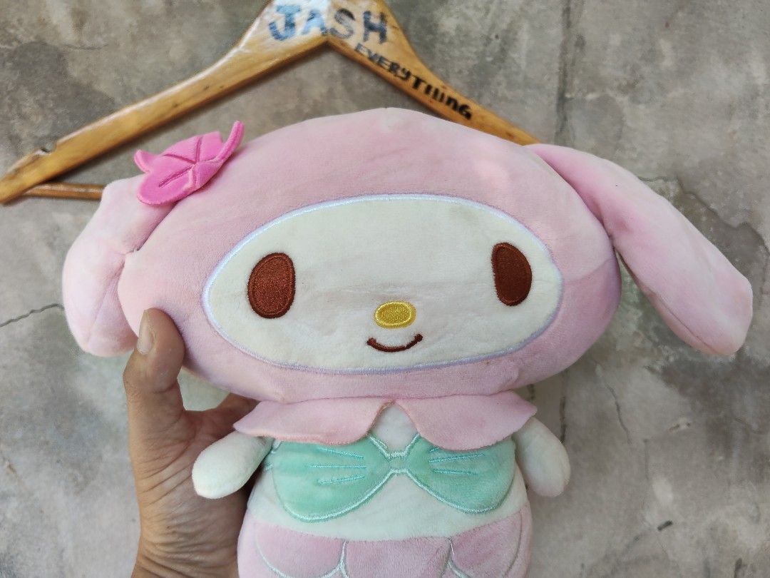 My Melody Mermaid Plush Toy (Category: Plushies & Soft Toys) located in City of Isabela. Submitted by jasheverything (Listing ID 1454918366, Image 2). Description: - Adorable My Melody plush toy dressed as a mermaid. - Features a cute pink design with a mint green bikini top and tail. - Ideal for Sanrio enthusiasts and collectors. - Perfect for decorating your space or for cozy cuddles. - A charming addition to any Sanrio collection. Very Good Co