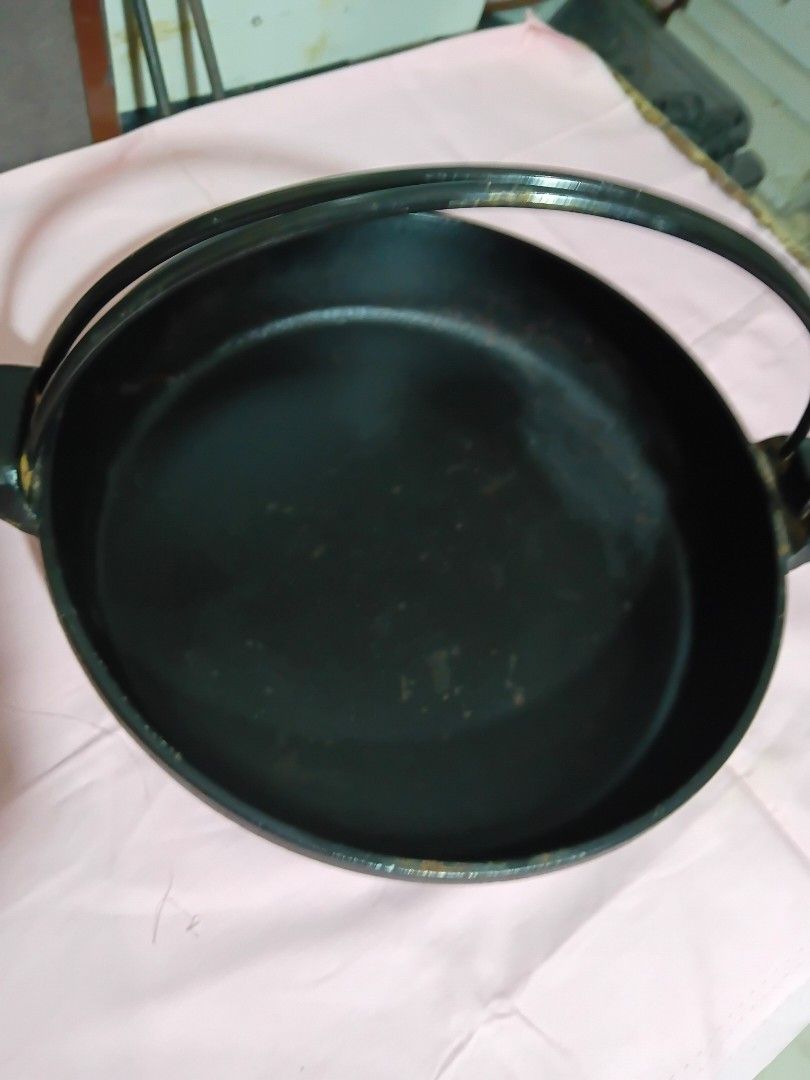 Nambu tekki sukiyaki pan, cast iron, 24cm code #7 (Category: Cookware & Accessories) located in Paranaque City. Submitted by 4thestate.surplusan (Listing ID 1454881623, Image 2). Description: nambu tekki cast iron sukiyaki cook pot, 24cmx 5cm. used. see photos.