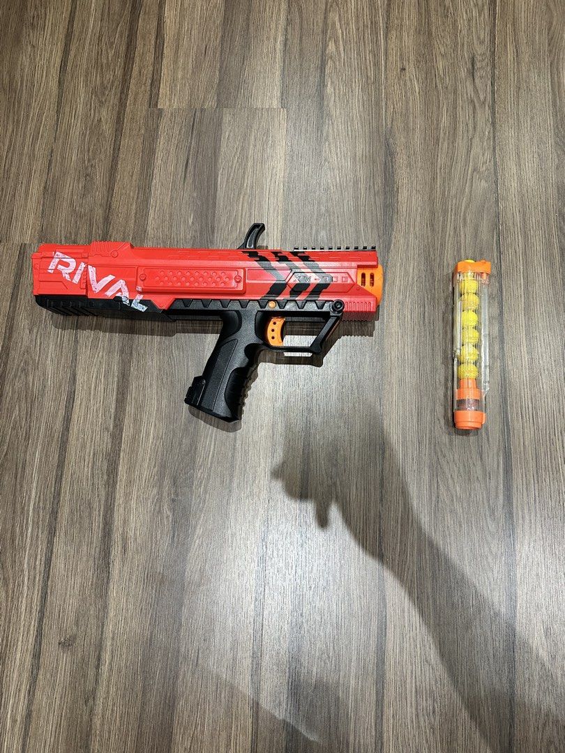 Nerf Rival Apollo (Category: Action & Battle Toys) located in Seri Kembangan. Submitted by marcxsaurus (Listing ID 1454889480, Image 2). Description: - Red Nerf Rival blaster - Includes ammo tube with yellow Rival rounds - Ideal for games and recreational fun - Ready for immediate use.