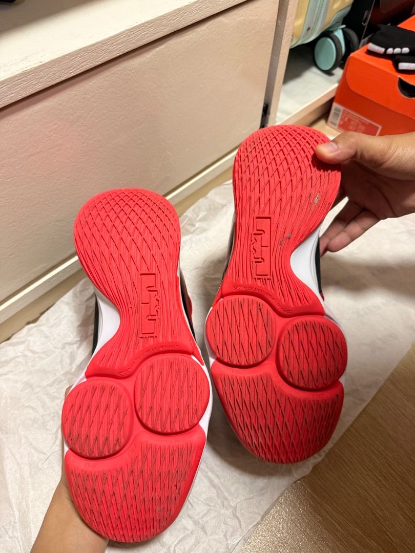 Nike LeBron Witness 5 "Bred" (Category: Sneakers) located in Valenzuela. Submitted by reireigh_86.cloud (Listing ID 1454773359, Image 2). Description: Forsale Nike LeBron Witness 5 "Bred" Slightly used Size 6 (US).