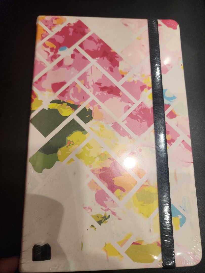 Note book (Category: Stationery & School Supplies) located in Singapore. Submitted by oneforall_goat (Listing ID 1454842612, Image 1). Description: .