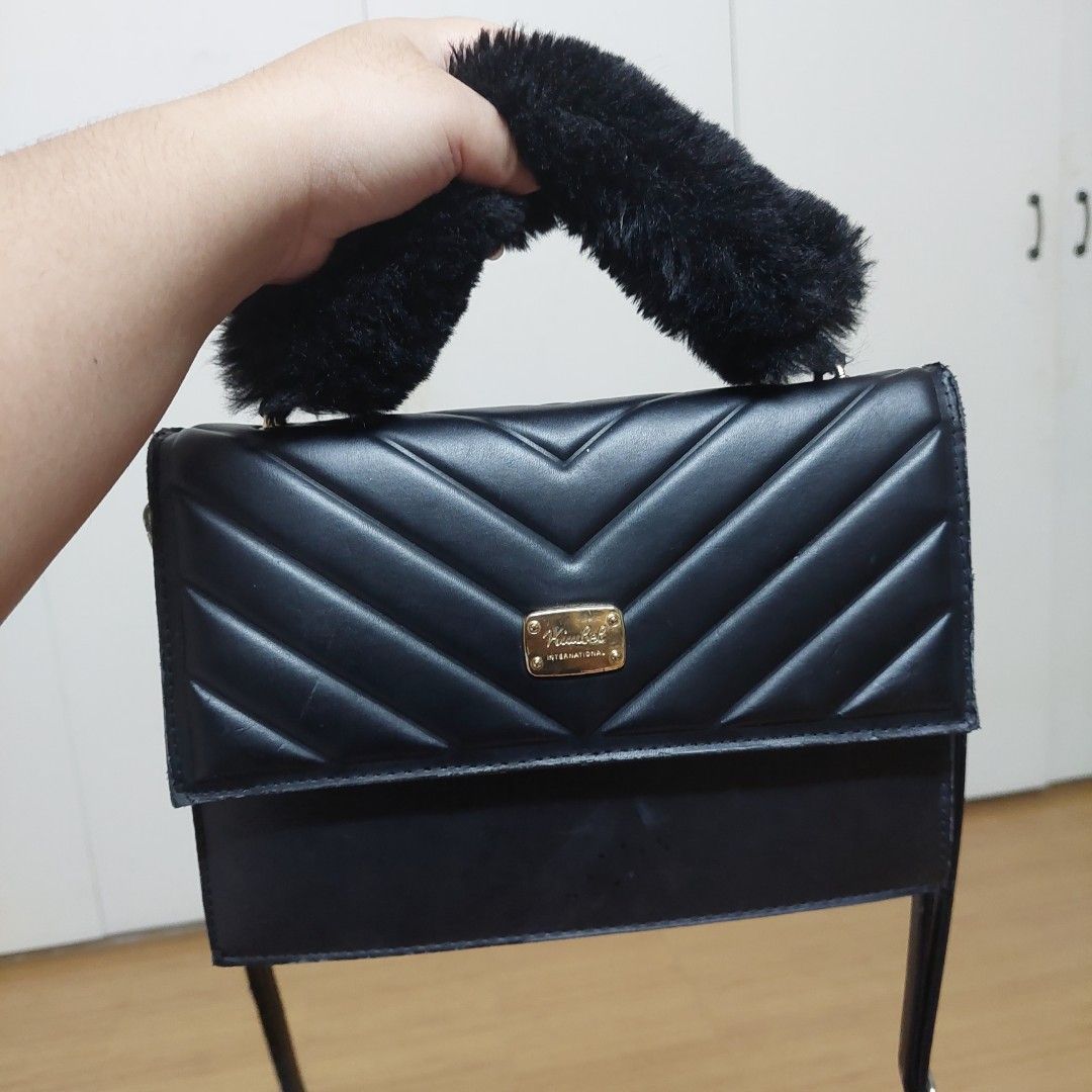 Original Kimbel Bag from SM (Category: Shoulder Bags) located in Quezon City. Submitted by kori_kuma (Listing ID 1454904502, Image 1). Description: .