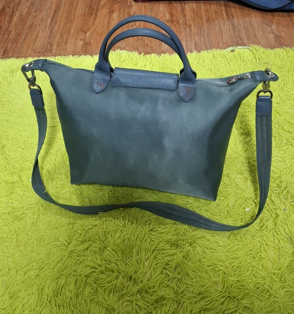 Original Longchamp Medium (Category: Luxury Bags & Wallets) located in Manila. Submitted by lexstrozzi (Listing ID 1454930614, Image 2). Description: Longchamp Le Pliage Neo/Energy Medium with Crossbody Strap – Steel Blue/Teal Selling this highly practical Longchamp Le Pliage with matching top handles and detachable crossbody strap in a beautiful Steel Blue/Teal shade. Style: Le Pliage Neo / Energy Style (Medium) Color: Steel Blue / TealMaterial: