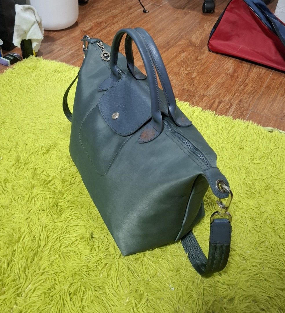 Original Longchamp Medium (Category: Luxury Bags & Wallets) located in Manila. Submitted by lexstrozzi (Listing ID 1454930614, Image 3). Description: Longchamp Le Pliage Neo/Energy Medium with Crossbody Strap – Steel Blue/Teal Selling this highly practical Longchamp Le Pliage with matching top handles and detachable crossbody strap in a beautiful Steel Blue/Teal shade. Style: Le Pliage Neo / Energy Style (Medium) Color: Steel Blue / TealMaterial: