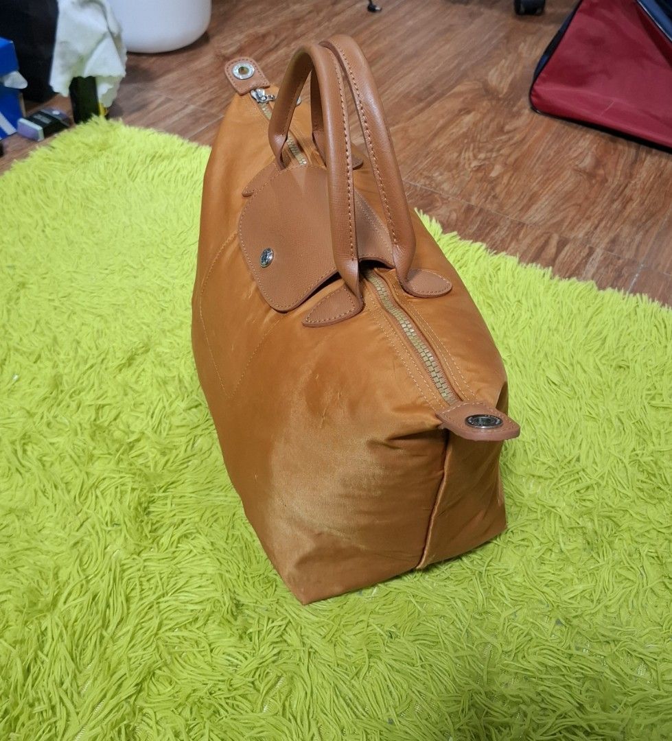 Original Medium Longchamp Cognac (Category: Luxury Bags & Wallets) located in Manila. Submitted by lexstrozzi (Listing ID 1454929885, Image 3). Description: Longchamp Le Pliage Original Top-Handle Bag (Medium) – Orange/Cognac Selling this classic Longchamp Le Pliage Original Medium Top-Handle bag in a beautiful, vibrant orange/cognac shade. Color: Orange / Cognac Leather Trim Material: Nylon body with leather flap and handles Features: Water-resi