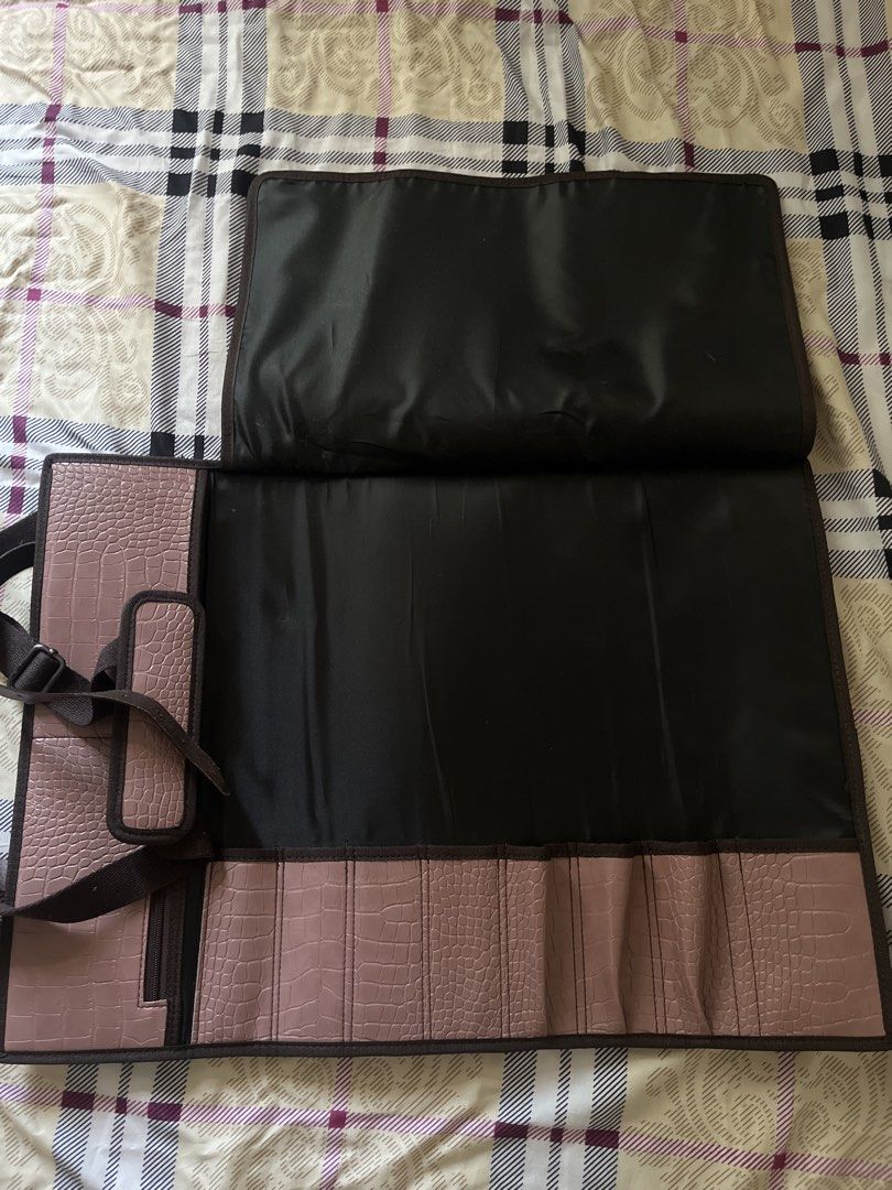 Chef Knife bag/Culinary knife Storage bag (Category: Other Kitchenware & Tableware) located in Taguig. Submitted by savfc (Listing ID 1454836794, Image 3). Description: - Elegant croc embossed texture - Multiple slots to hold your kitchen items - Convenient zippered compartment for smaller items - Folds neatly and secures with adjustable straps - Comes with a detachable shoulder strap for easy carrying - Ideal for Knives, tweezers, and other kitc