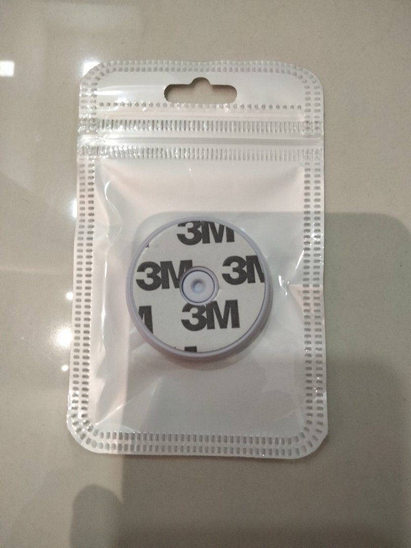 Pop Socket (Category: Other Gadgets) located in Singapore. Submitted by blee76 (Listing ID 1454887132, Image 2). Description: - Features S27 STATE STREET INVESTMENT MANAGEMENT logo. - Brand new and comes in original packaging. - Provides secure and comfortable grip for your phone. - With strong 3M adhesive.