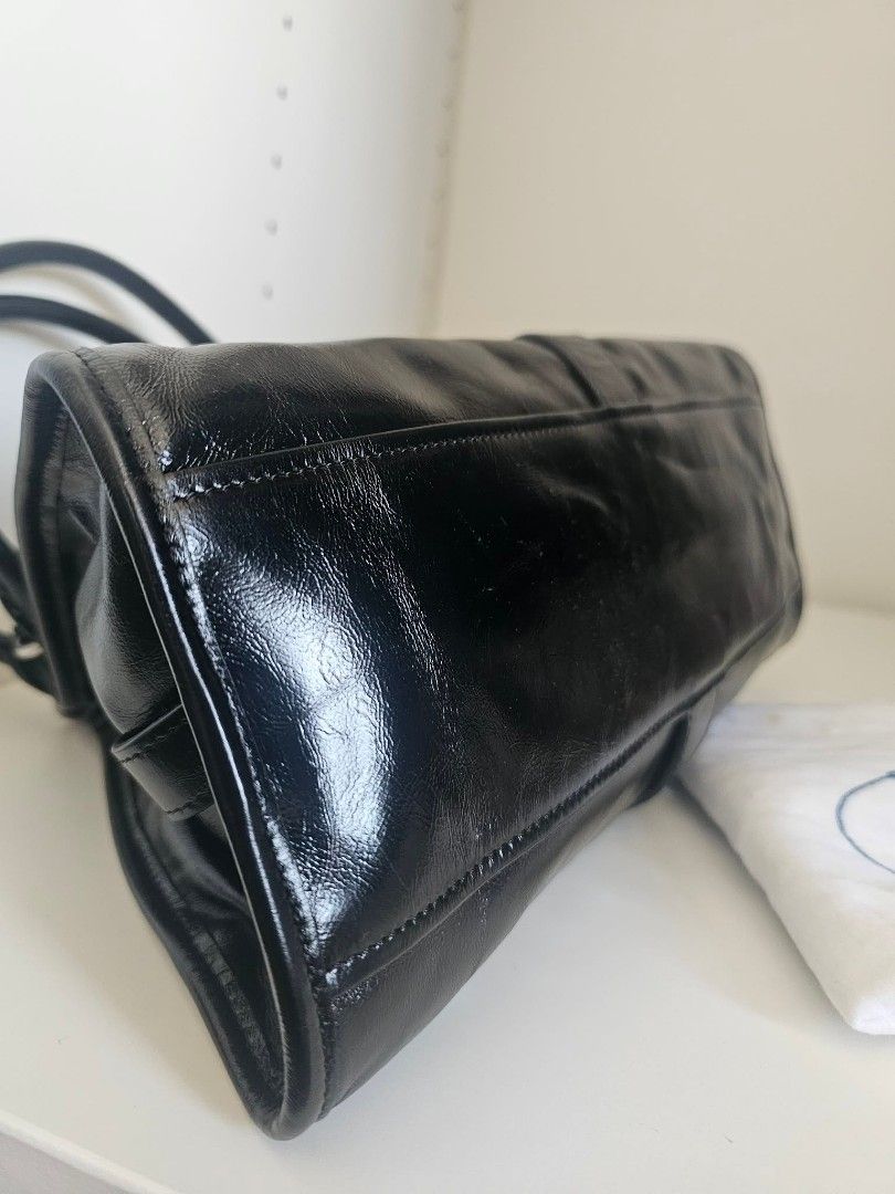 Prada （分類：手袋及銀包）位於 Hong Kong。 由 lenzykarell123 提交（商品編號 1454855341，圖片 3）。簡介： meet up Sunday central。