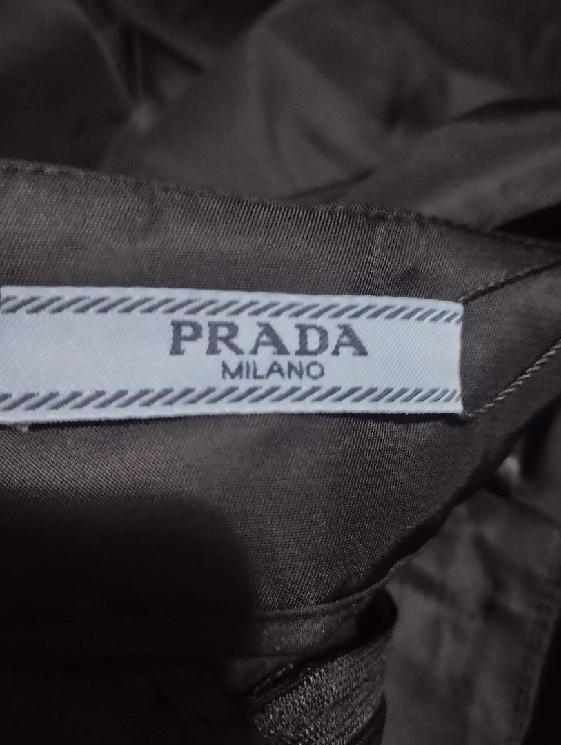 Prada Re-Nylon midi skirt (Category: Luxury Apparel) located in Bacoor. Submitted by nigel_008 (Listing ID 1454914438, Image 3). Description: This is Prada black pleated Re-Nylon midi skirt featuring a matching buckled belt with the brand's iconic enameled metal triangle logo ..