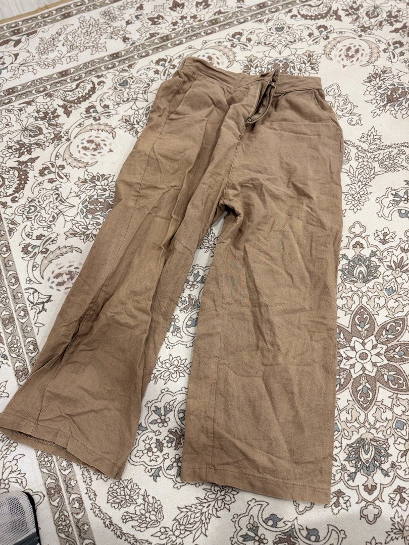 PRELOVED (Category: Blouses) located in Seremban. Submitted by jkxlll (Listing ID 1454787397, Image 3). Description: Hi warga seremban, senawang dan seangkatan dengan nya. Ada baju/skirt/seluar/dress mur2 harga start RM5 untuk di letgo. Pick up boleh! Siapa nak join postage pun boleh! Next post untuk contoh gambar! Preloved! Baju holiday outfit.