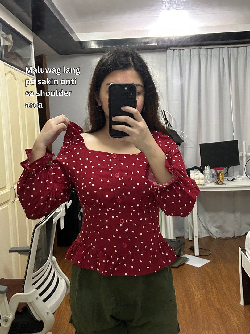 Pre-loved Red Polka Dot Square Neck Top (Category: Sleeveless) located in Rizal. Submitted by mapsjp (Listing ID 1454911804, Image 2). Description: ₱ 190 + SF Shipping fee is shouldered by buyer LAST PRICE ALREADY 📍Location: Taytay, Rizal NO MEET UPS, NO LALAMOVE Mode of payment: gcash/ gotyme/ maribank Mode of delivery: j&t / gogoxpress ✔️ Size: Freesize ✔️ Slightly stretchy ✔️ Eto po ay secondhand/ pre-loved. ✔️ Square neck ✔️ Maluwag po onti 