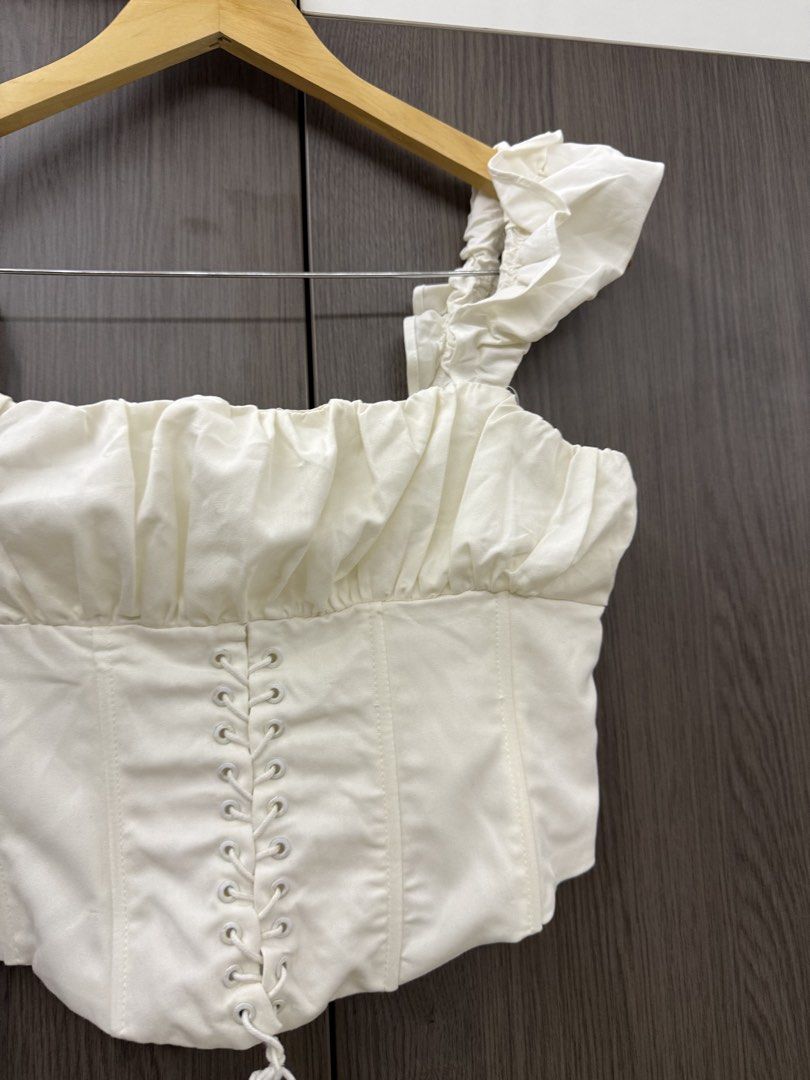 Princess Polly White corset top (Category: Blouses) located in Antipolo. Submitted by kathscloset_ (Listing ID 1454875967, Image 2). Description: .