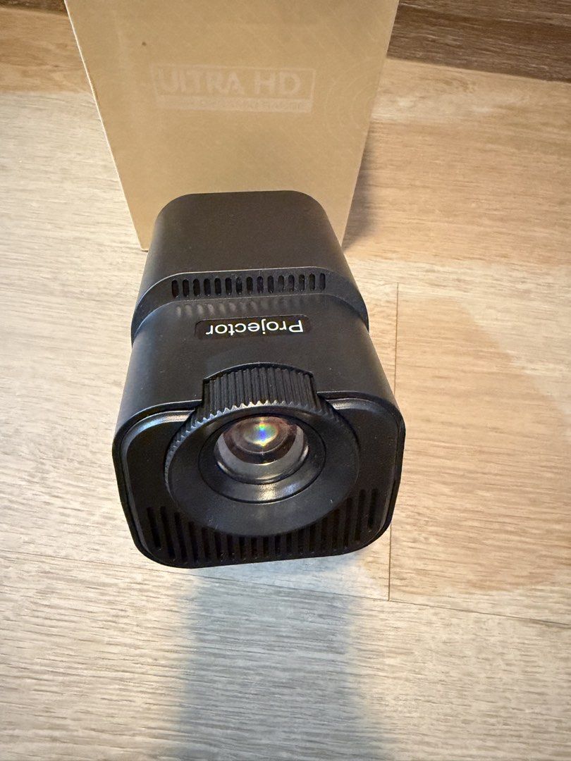 Projector (Category: Projectors) located in Singapore. Submitted by kenlim3084 (Listing ID 1454853699, Image 1). Description: Used once.