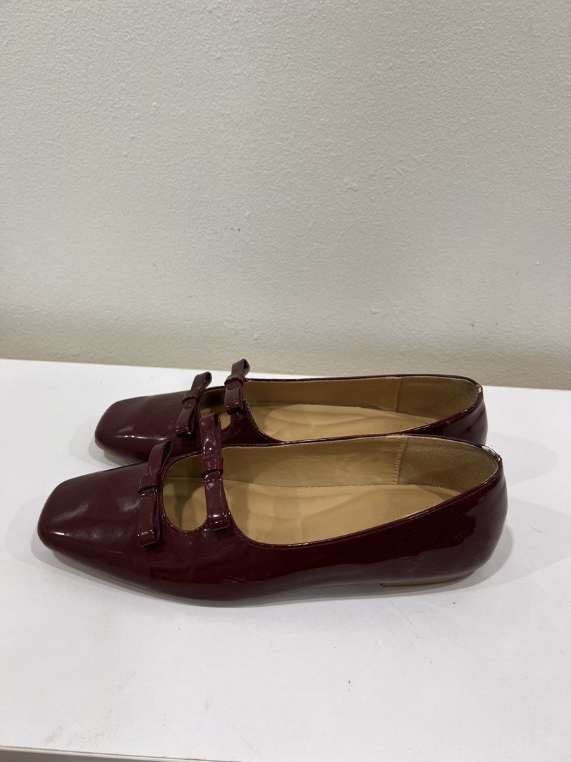 Red flats (Category: Flats & Sandals) located in Manila. Submitted by threadtressure (Listing ID 1454911182, Image 2). Description: Hue red flats. Patent leather material Condition: 8/10 Issues: Has minor peeling on the heel part (see photos).