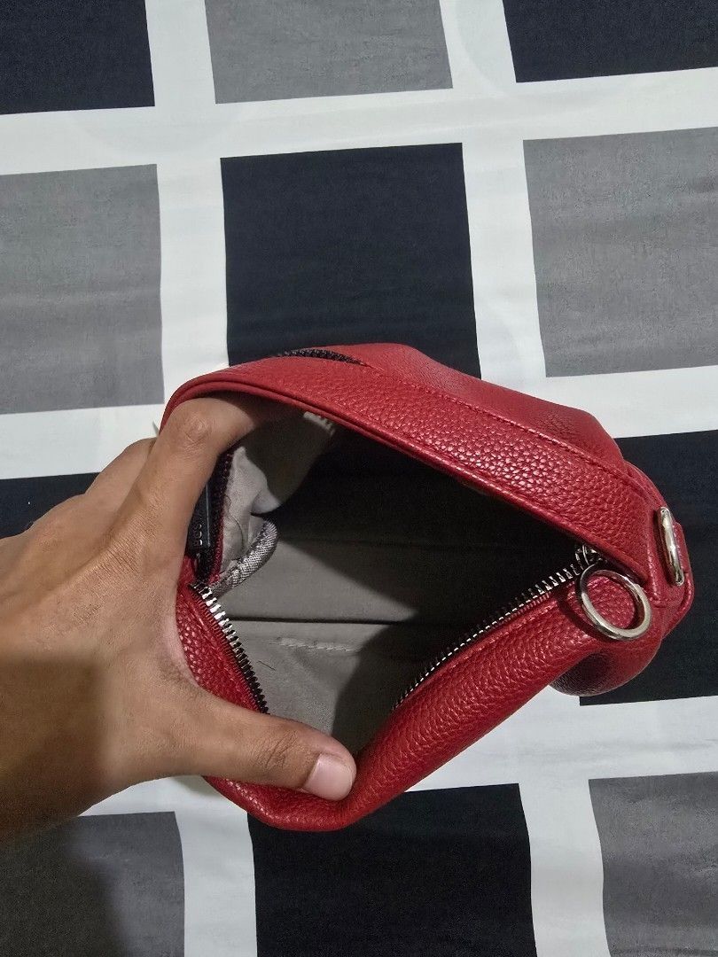 Red Pouch (Category: Purses & Pouches) located in Abucay. Submitted by solaranestbymm (Listing ID 1454766672, Image 2). Description: never been used no rush shipping & requesting of courier shipping fee to be shouldered by buyer rfs: decluttering 💸MOP - GCASH, GOTYME, MARIBANK 🚗MOD - J&T 🤝meetup - around tarlac city, should purchase 2 or more dm me 📩.