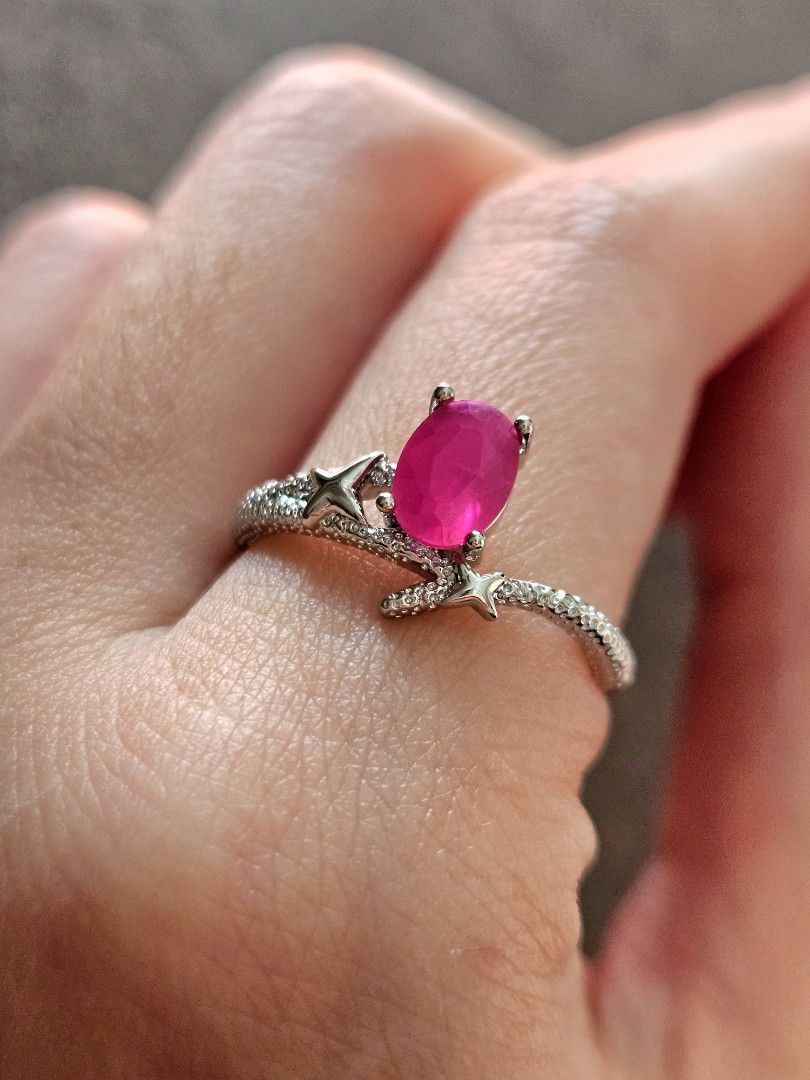 Red ruby dazzle ring (Category: Rings) located in Singapore. Submitted by mefeitu (Listing ID 1454827078, Image 2). Description: Red ruby dazzle ring. Perfect surface and vibrant colour, no impurities. Stone is 7mm × 5mm Price is for self collection only. +$2 for normal postage. Supports re-testing for authenticity of gem. If found to be fake, full refund..