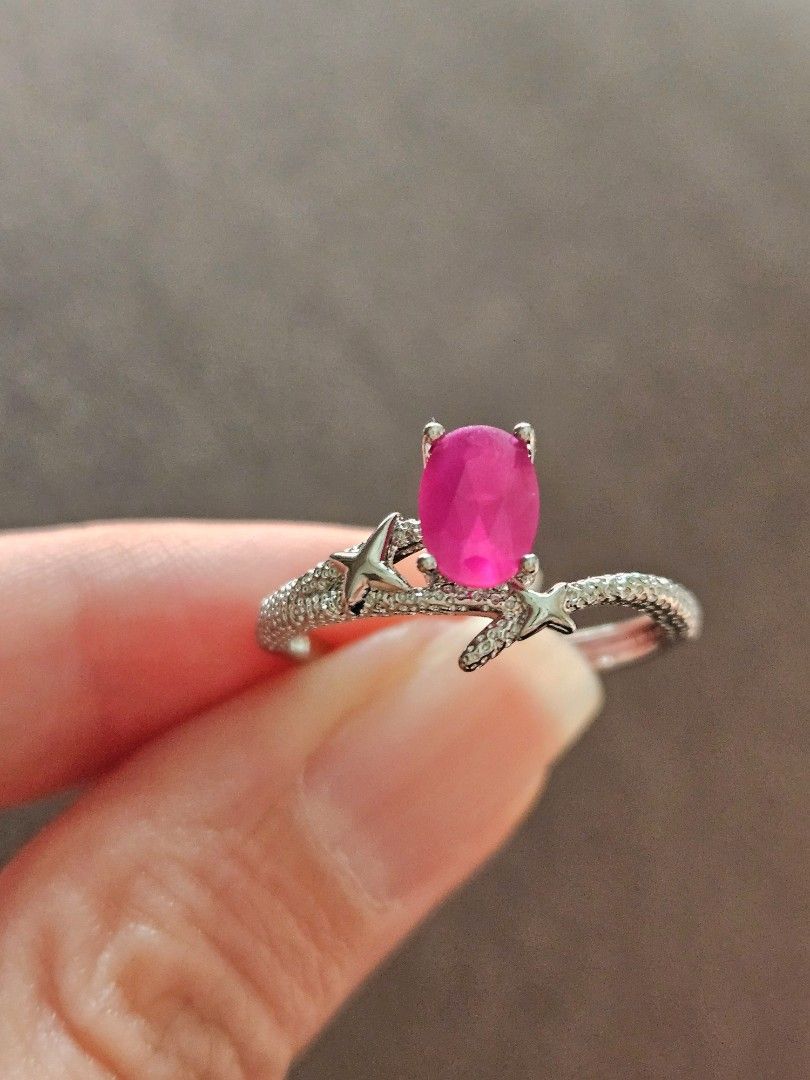 Red ruby dazzle ring (Category: Rings) located in Singapore. Submitted by mefeitu (Listing ID 1454827078, Image 1). Description: Red ruby dazzle ring. Perfect surface and vibrant colour, no impurities. Stone is 7mm × 5mm Price is for self collection only. +$2 for normal postage. Supports re-testing for authenticity of gem. If found to be fake, full refund..
