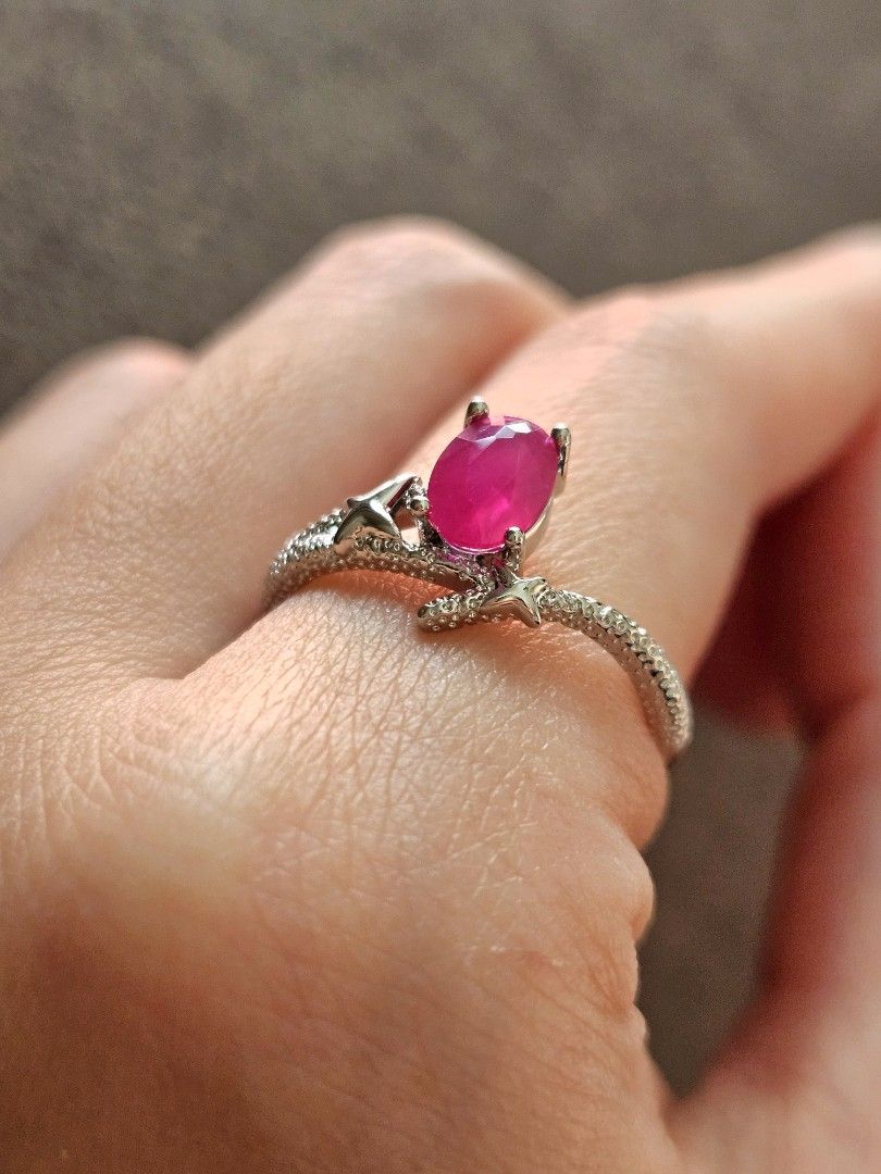 Red ruby dazzle ring (Category: Rings) located in Singapore. Submitted by mefeitu (Listing ID 1454827078, Image 3). Description: Red ruby dazzle ring. Perfect surface and vibrant colour, no impurities. Stone is 7mm × 5mm Price is for self collection only. +$2 for normal postage. Supports re-testing for authenticity of gem. If found to be fake, full refund..