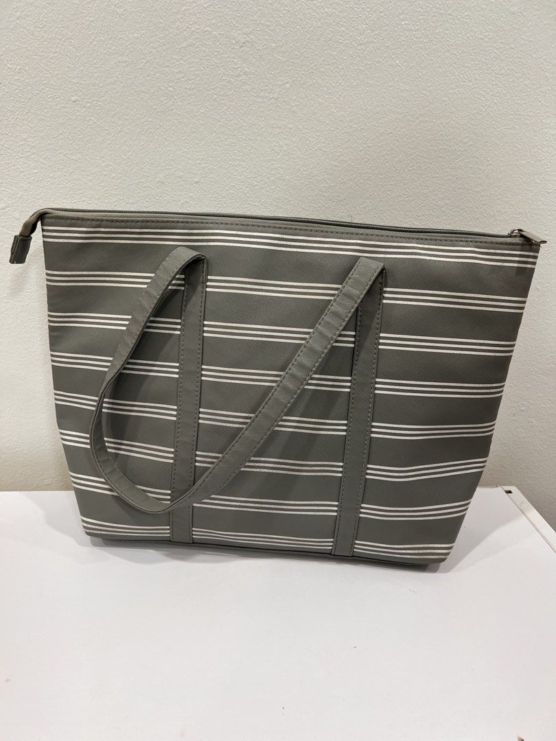 Regatta gray and white stripe tote bag (Category: Tote Bags) located in Manila. Submitted by threadtressure (Listing ID 1454910763, Image 2). Description: Regatta gray and white stripes tote bag. Zippers all functioning well Condition: 6/10 Issues: Peeling on the sides of the bag (see photos).